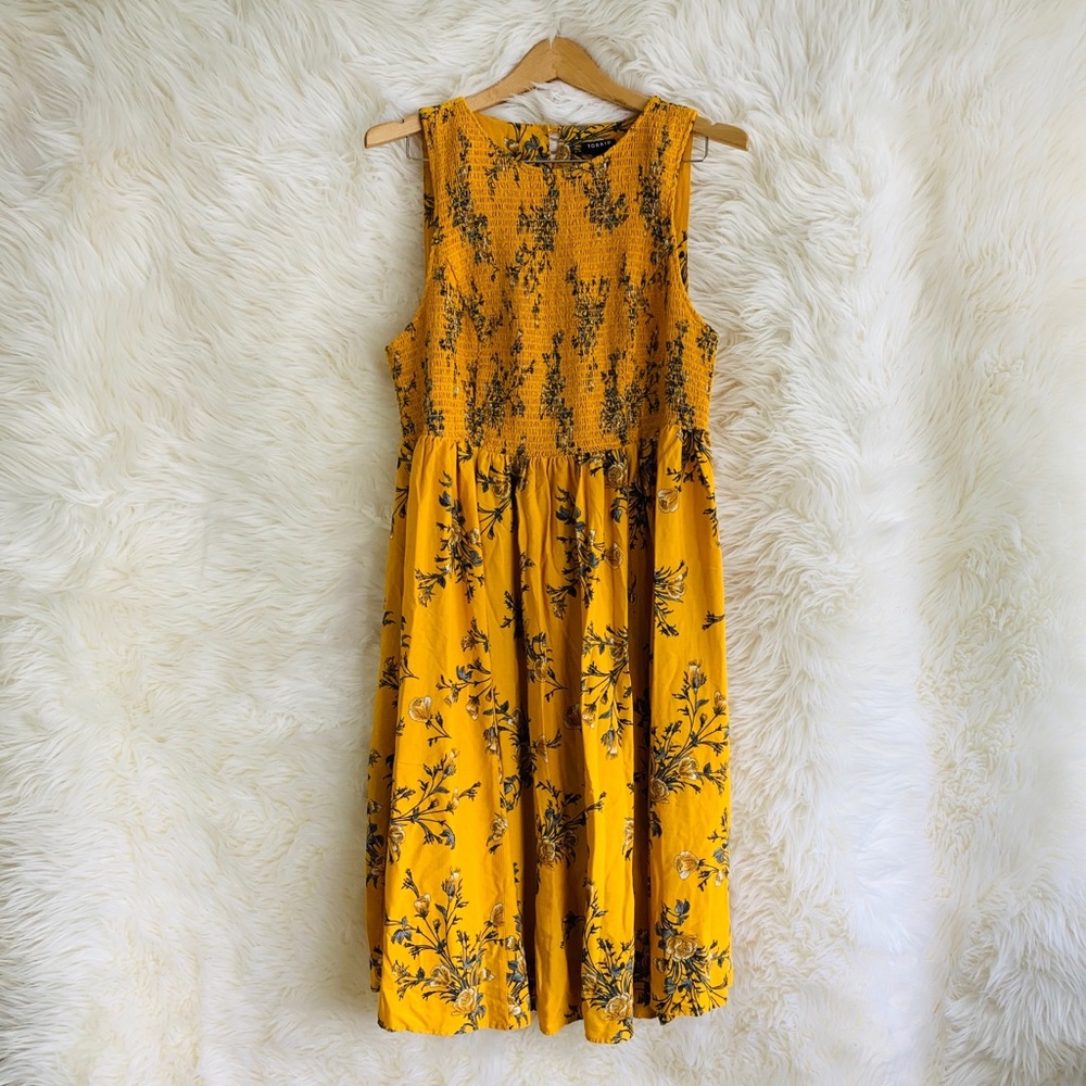 ๐ผ torrid Yellow Floral Smocked Challis Dress - Picture 2 of 8